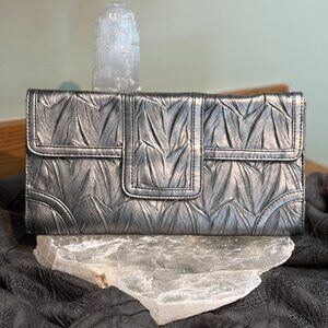 Jessica McClintock Silver/Metallic Embossed Clutch/Crossbody Bag w/ Chain Strap